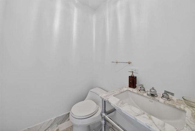 1 Renaissance Square V4E, White Plains, NY 10601