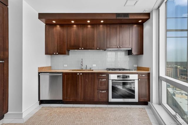 1 Renaissance Square V4E, White Plains, NY 10601