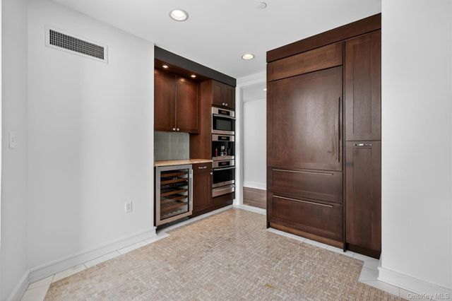 1 Renaissance Square V4E, White Plains, NY 10601