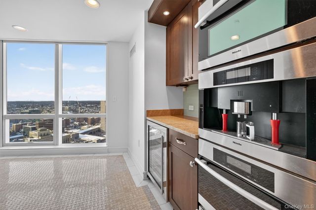 1 Renaissance Square V4E, White Plains, NY 10601