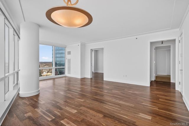 1 Renaissance Square V4E, White Plains, NY 10601