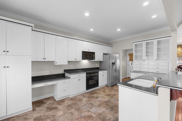 230 Krista Cv, Paris, TN 38242