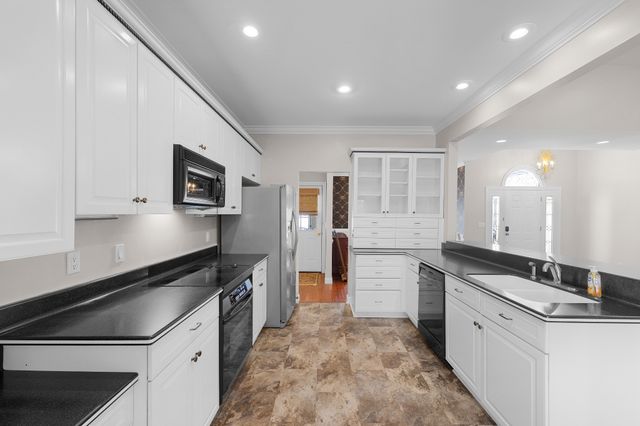 230 Krista Cv, Paris, TN 38242