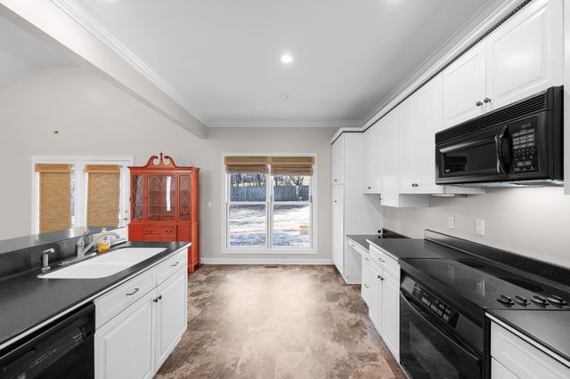 230 Krista Cv, Paris, TN 38242