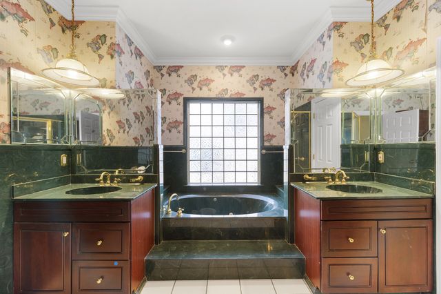 230 Krista Cv, Paris, TN 38242