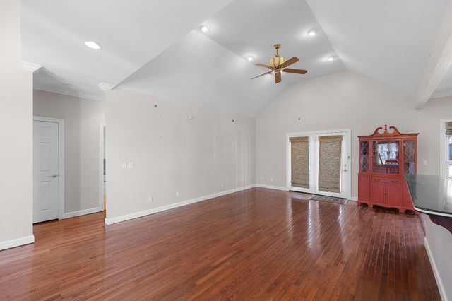 230 Krista Cv, Paris, TN 38242