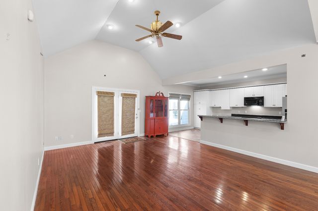 230 Krista Cv, Paris, TN 38242