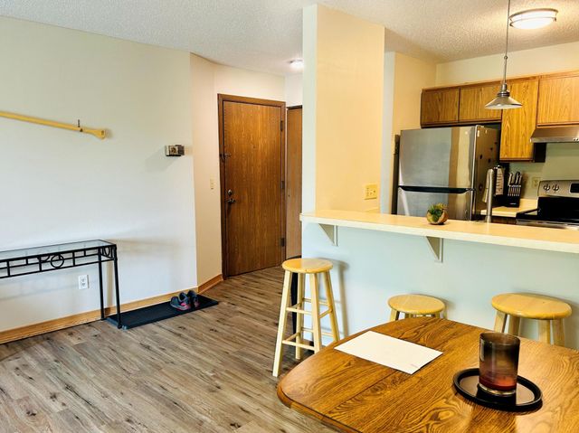 7675 142nd Street W 215, Apple Valley, MN 55124