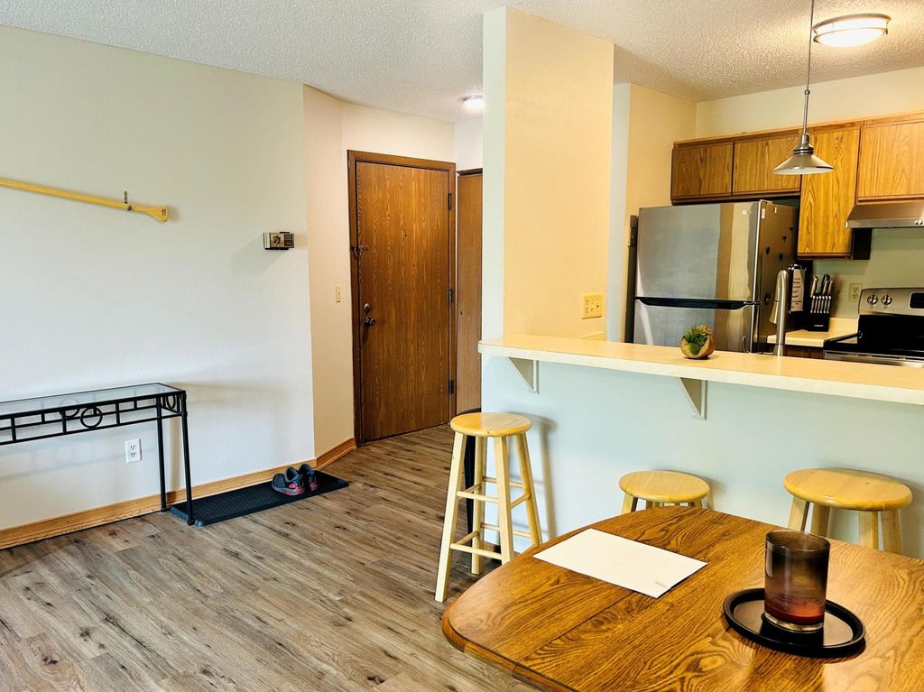 7675 142nd Street W 215, Apple Valley, MN 55124 — photo 2