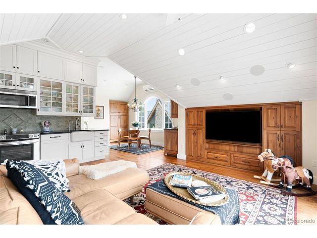 3166 Juniper Ct, Golden, CO 80401
