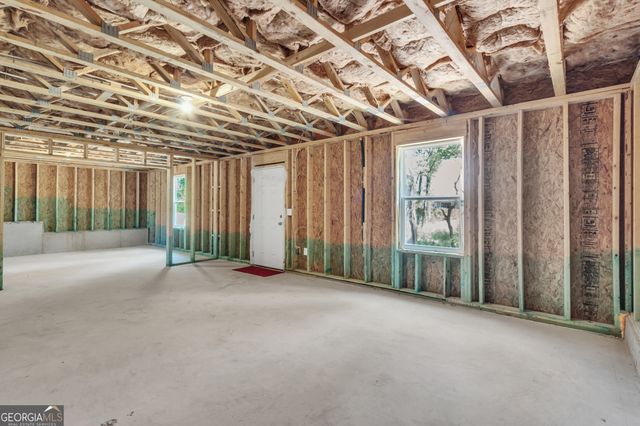 289 Pond Court, Hoschton, GA 30548