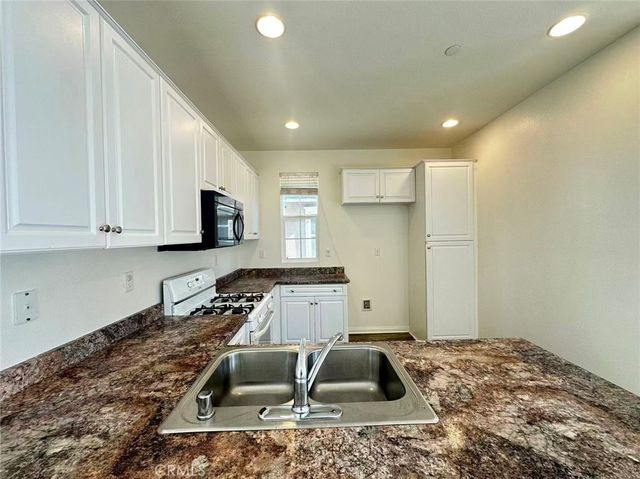 5862 Ginger Drive, Eastvale, CA 92880