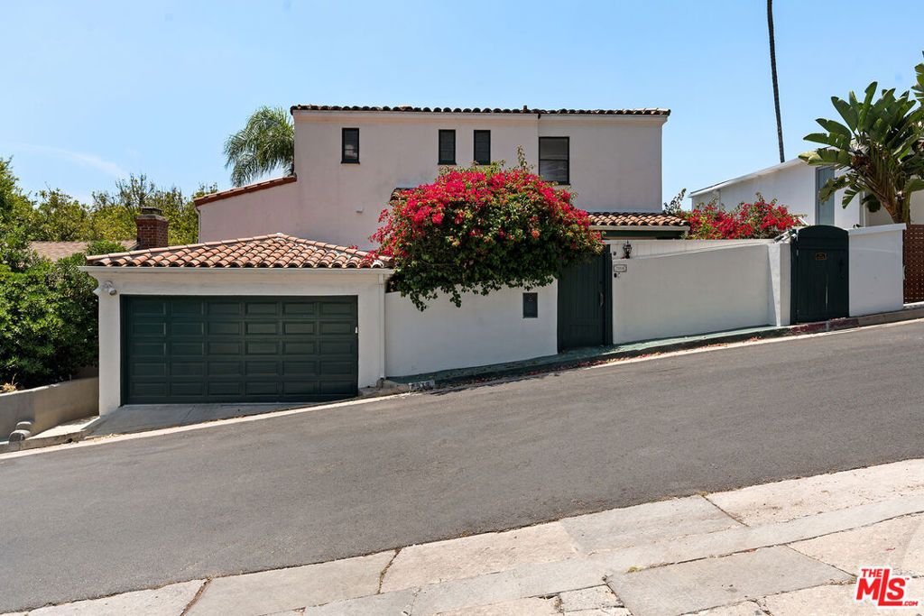 7918 Hillside Avenue, Los Angeles, CA 90046