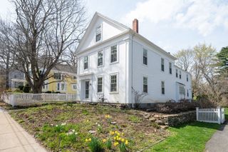 104 River Rd, Merrimac, MA 01860