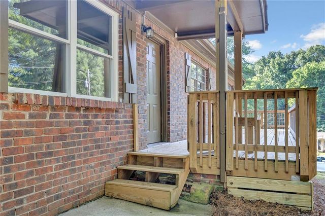 10121 Morris Dr SW, Covington, GA 30014
