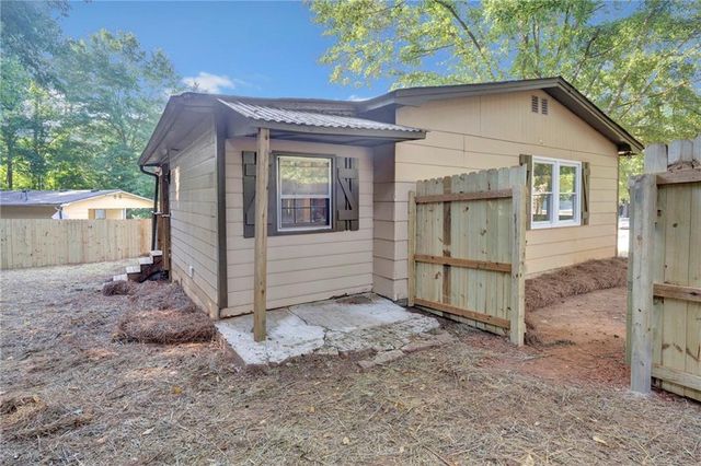 10121 Morris Dr SW, Covington, GA 30014