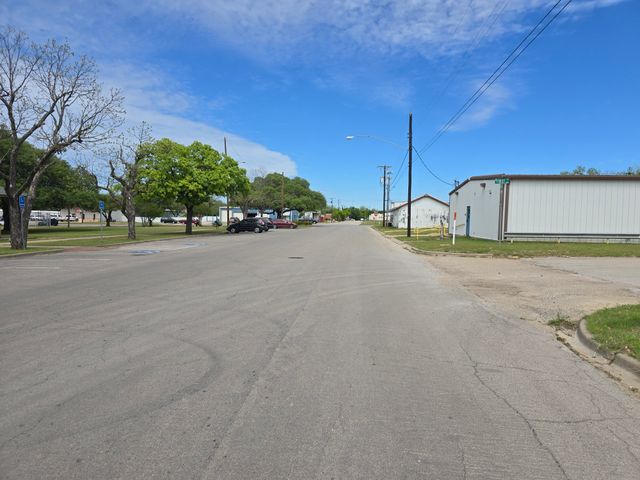 811 Hillsboro Street, Cleburne, TX 76033