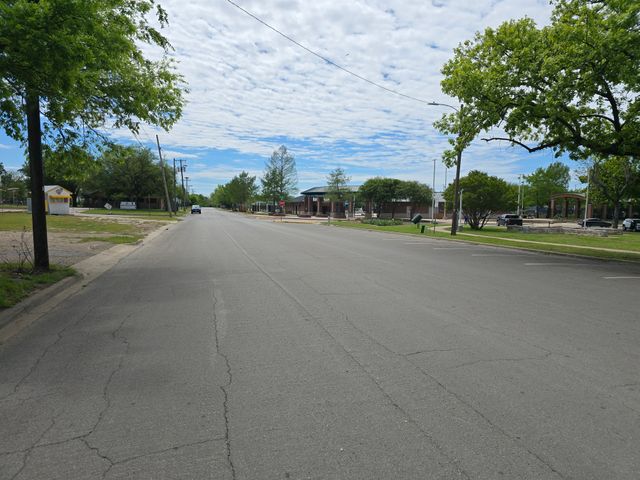 811 Hillsboro Street, Cleburne, TX 76033