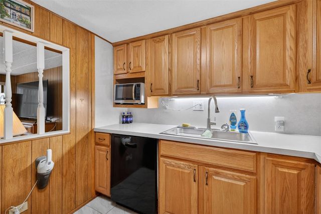 31701 KELLY CIRCLE, Tavares, FL 32778