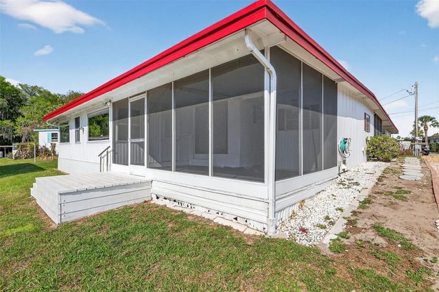31701 KELLY CIRCLE, Tavares, FL 32778
