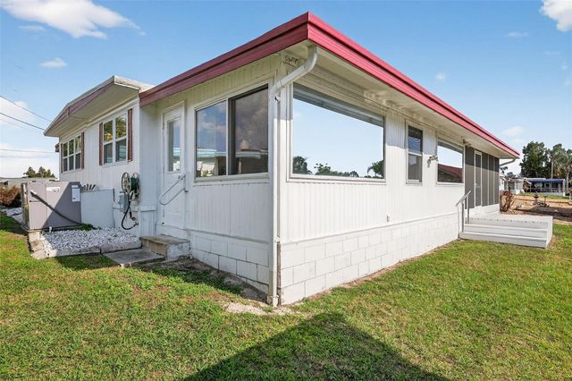 31701 KELLY CIRCLE, Tavares, FL 32778