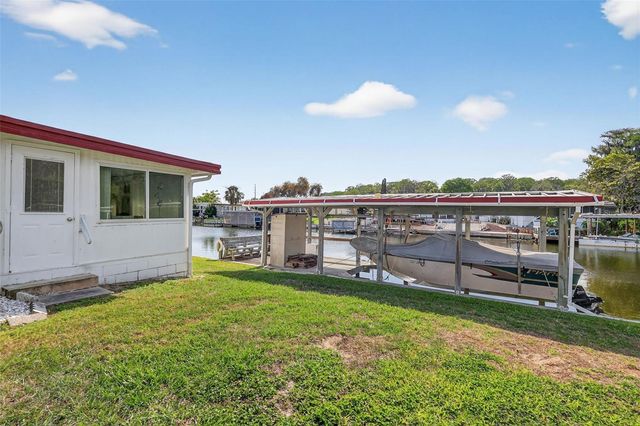 31701 KELLY CIRCLE, Tavares, FL 32778