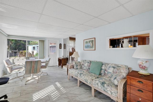 31701 KELLY CIRCLE, Tavares, FL 32778