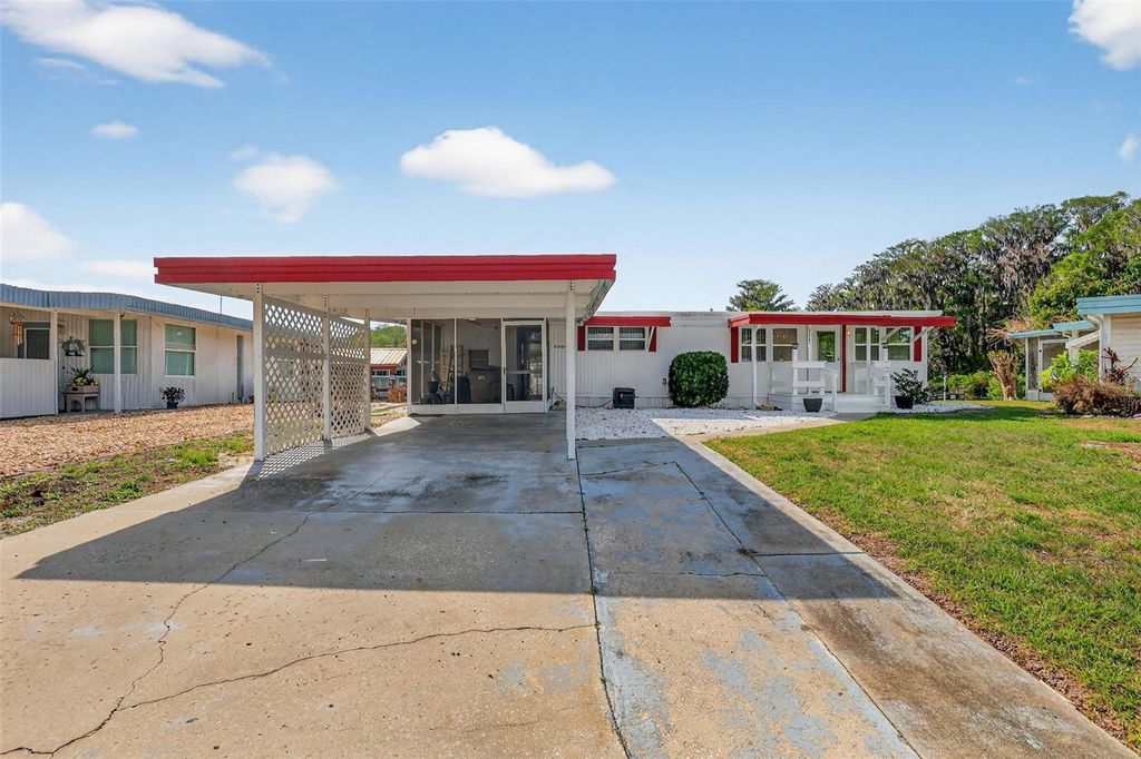31701 KELLY CIRCLE, Tavares, FL 32778