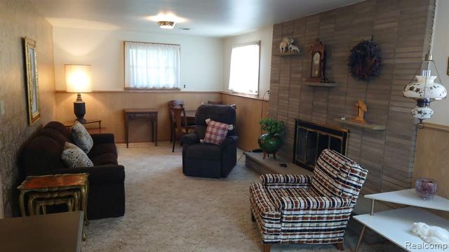 1650 Hawthorne Street, Trenton, MI 48183