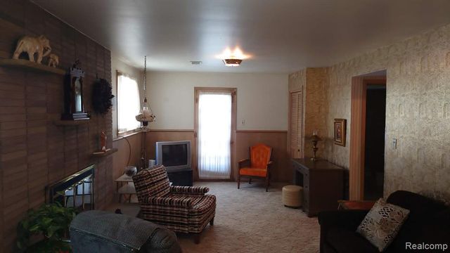 1650 Hawthorne Street, Trenton, MI 48183