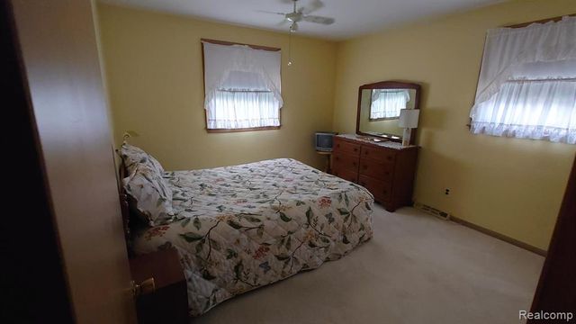 1650 Hawthorne Street, Trenton, MI 48183