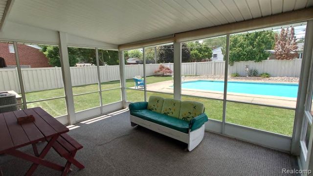 1650 Hawthorne Street, Trenton, MI 48183
