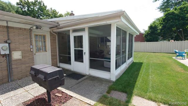 1650 Hawthorne Street, Trenton, MI 48183
