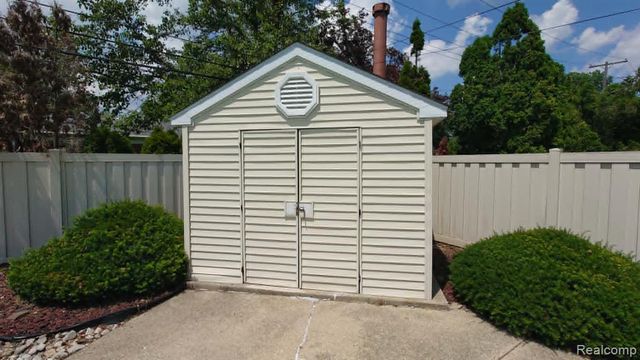1650 Hawthorne Street, Trenton, MI 48183