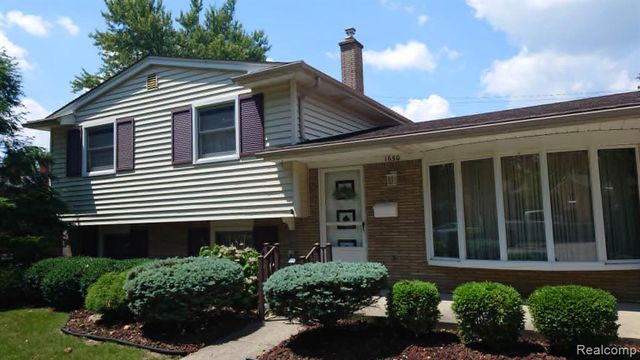 1650 Hawthorne Street, Trenton, MI 48183