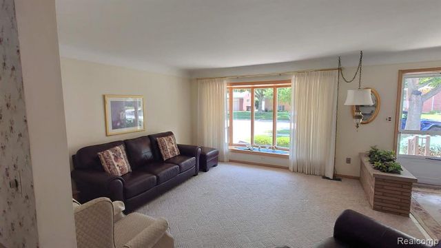 1650 Hawthorne Street, Trenton, MI 48183