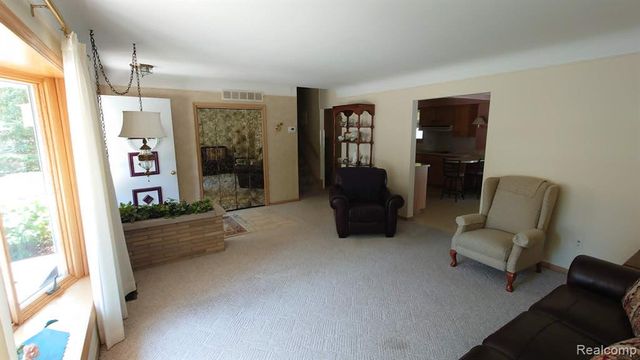 1650 Hawthorne Street, Trenton, MI 48183
