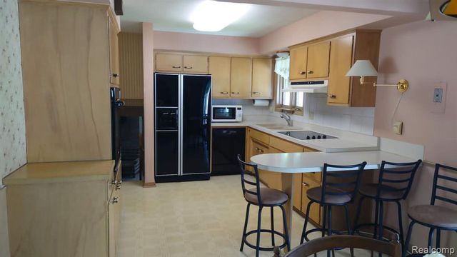 1650 Hawthorne Street, Trenton, MI 48183