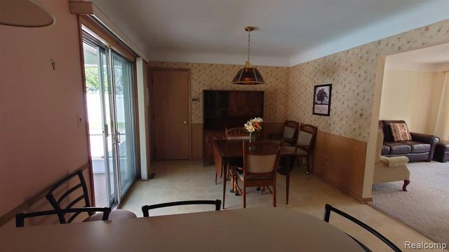 1650 Hawthorne Street, Trenton, MI 48183