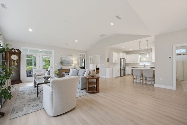 99 Sophia Dr, Rehoboth, MA 02769
