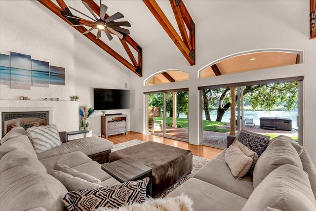 6681 Riverside Drive, Redding, CA 96001