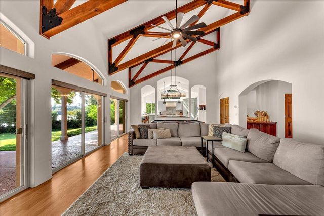 6681 Riverside Drive, Redding, CA 96001