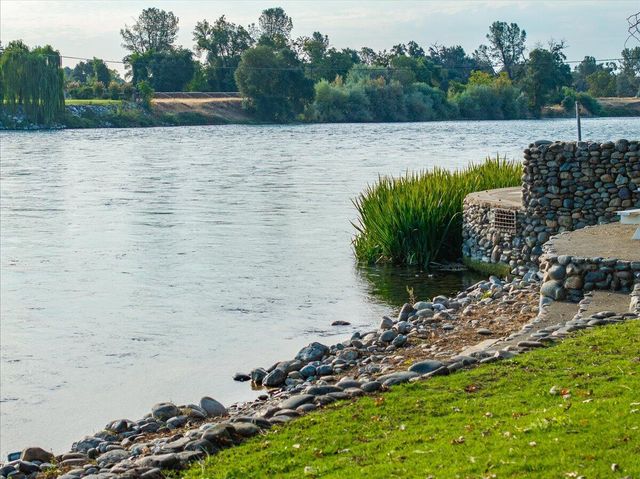 6681 Riverside Drive, Redding, CA 96001