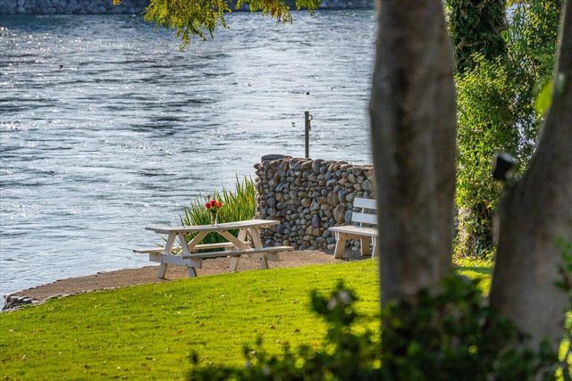 6681 Riverside Drive, Redding, CA 96001