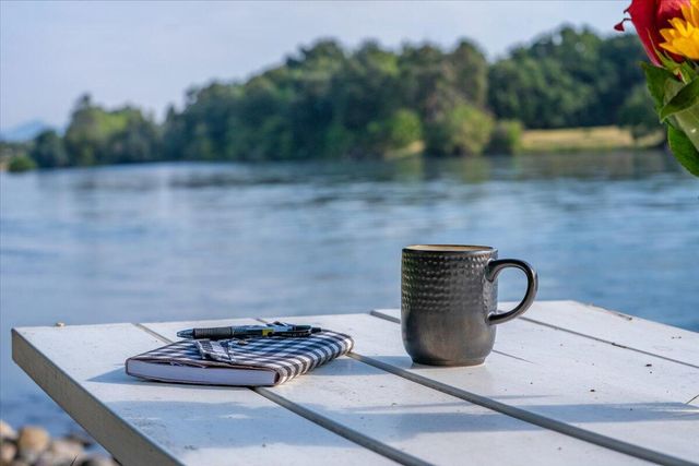 6681 Riverside Drive, Redding, CA 96001