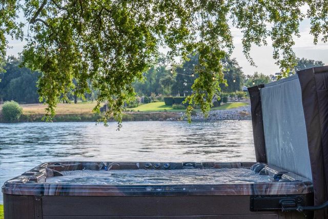 6681 Riverside Drive, Redding, CA 96001