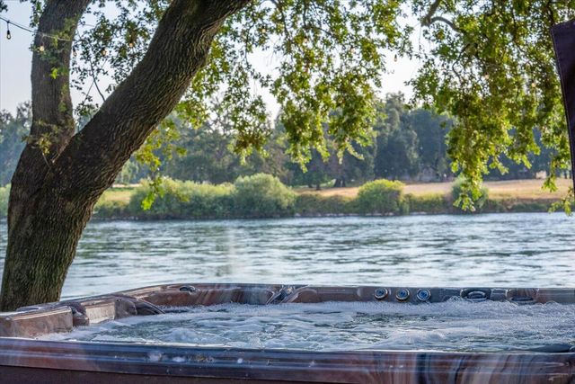 6681 Riverside Drive, Redding, CA 96001