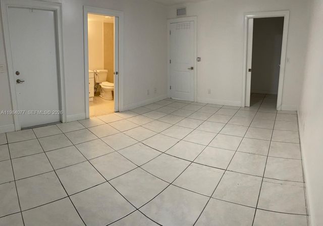 17000 NW 67th Ave 437, Hialeah, FL 33015