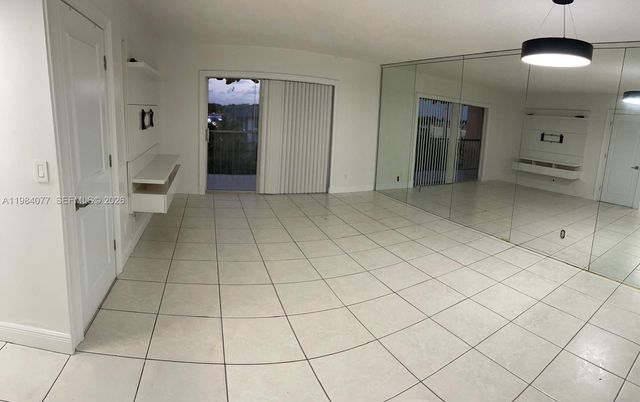 17000 NW 67th Ave 437, Hialeah, FL 33015