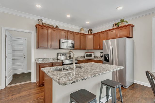 2815 Trentview Ln, Columbia, TN 38401